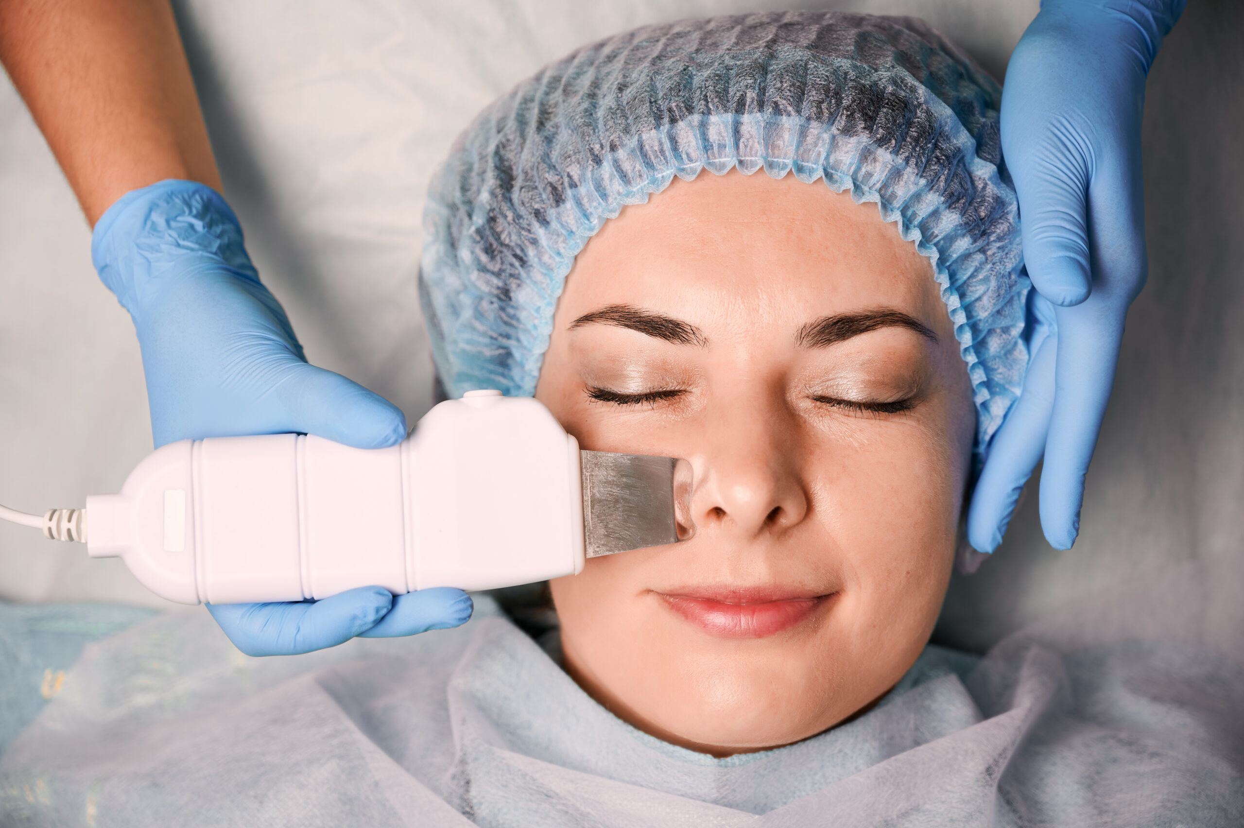 Read more about the article Odkryj tajemnicę promiennej skóry z PEELINGIEM KAWITACYJNYM w naszym salonie!